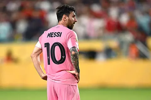 ماسكيرانو عن جاهزية ميسي أمام بورتو: "إنه بخير"